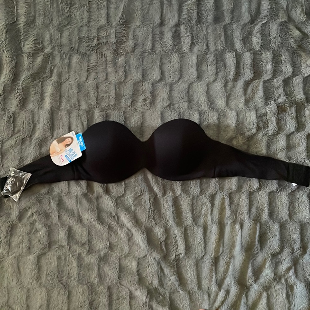 Black strapless bra-never worn-comes with removable straps-good condition